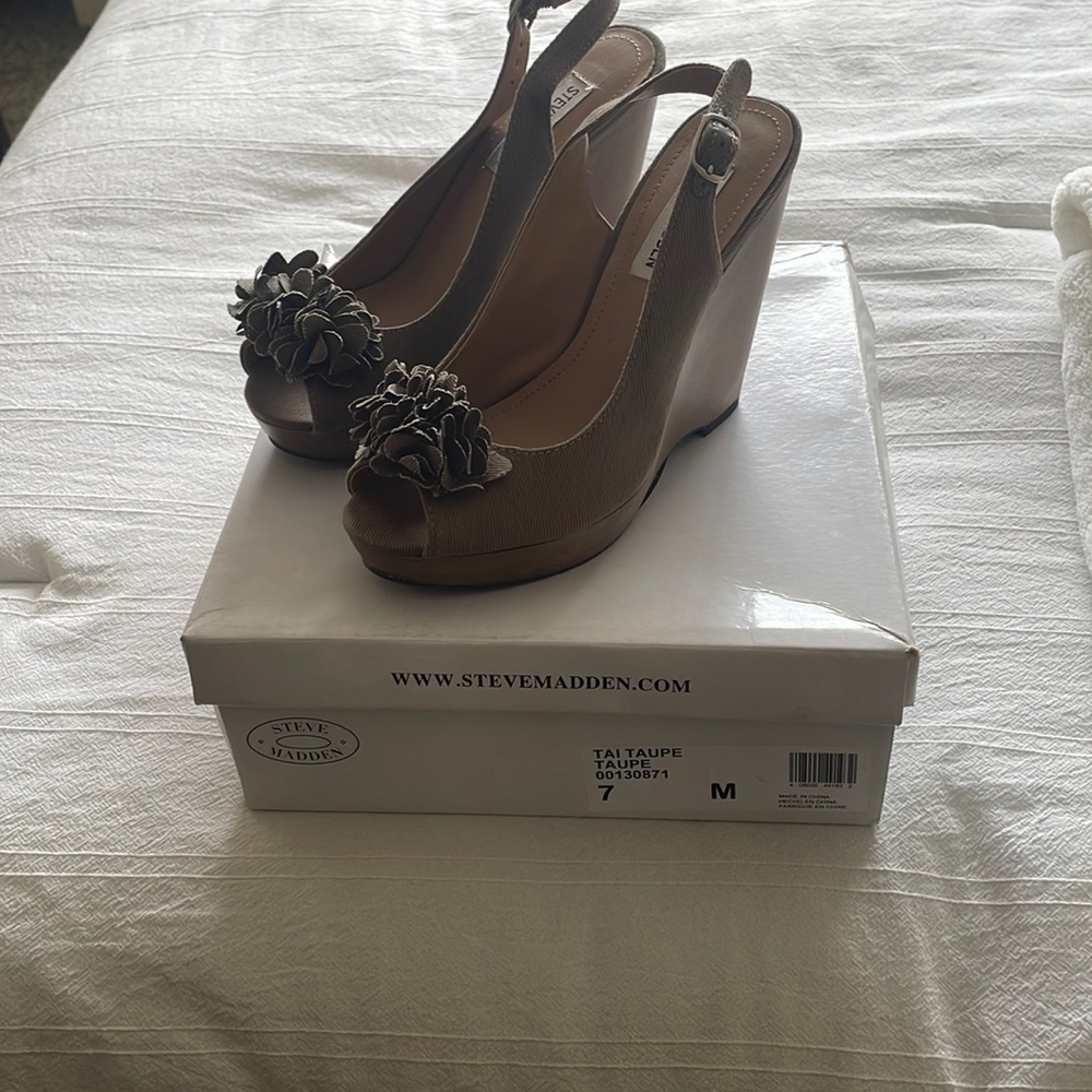 Steve Madden wedge